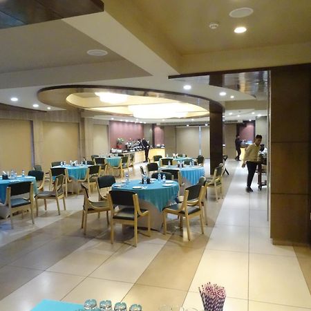 The Grand Arc Hotel & Convention Centre Shahjahanpur Buitenkant foto