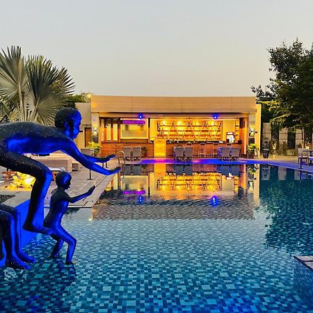 The Grand Arc Hotel & Convention Centre Shahjahanpur Buitenkant foto