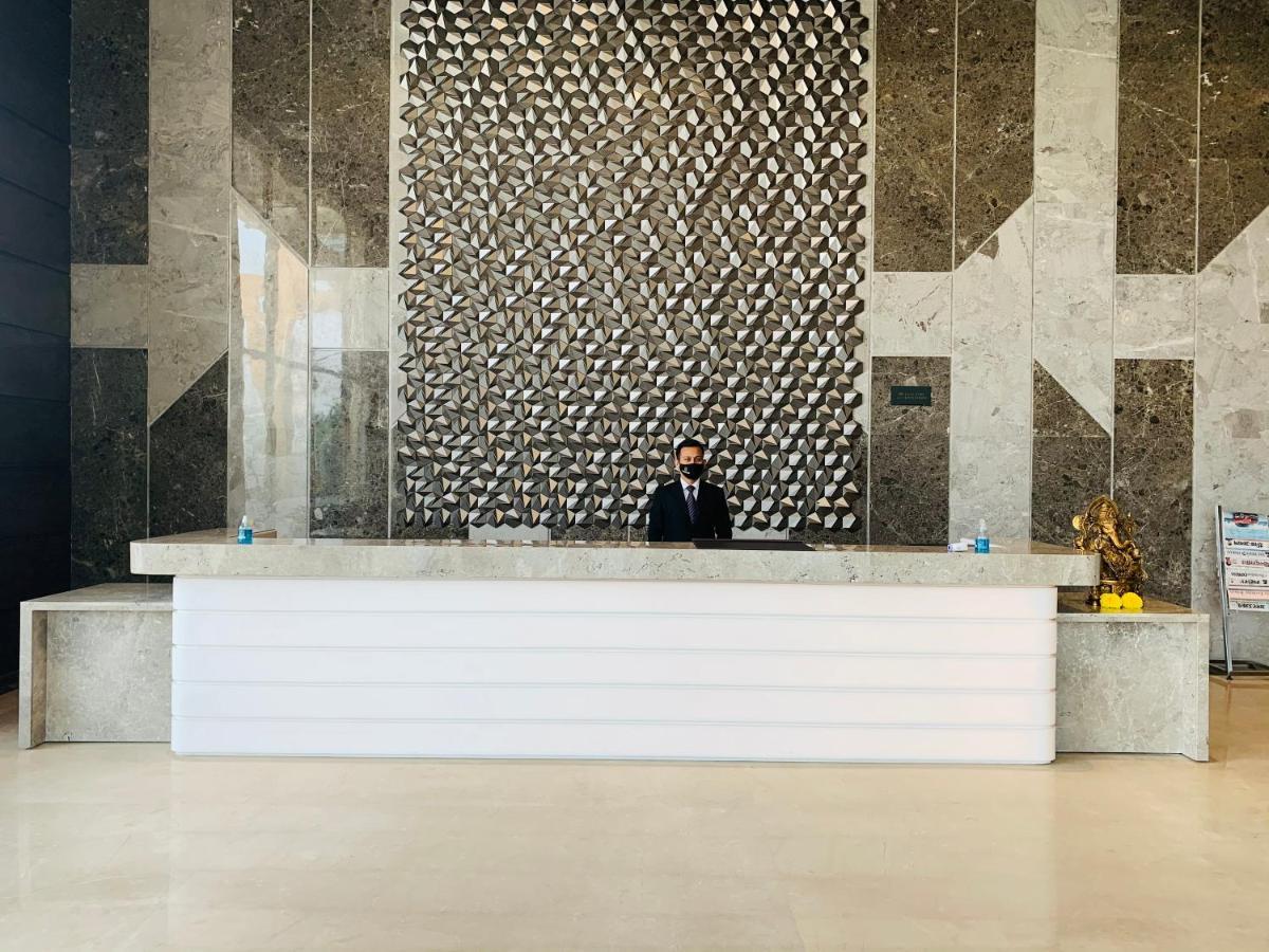 The Grand Arc Hotel & Convention Centre Shahjahanpur Buitenkant foto