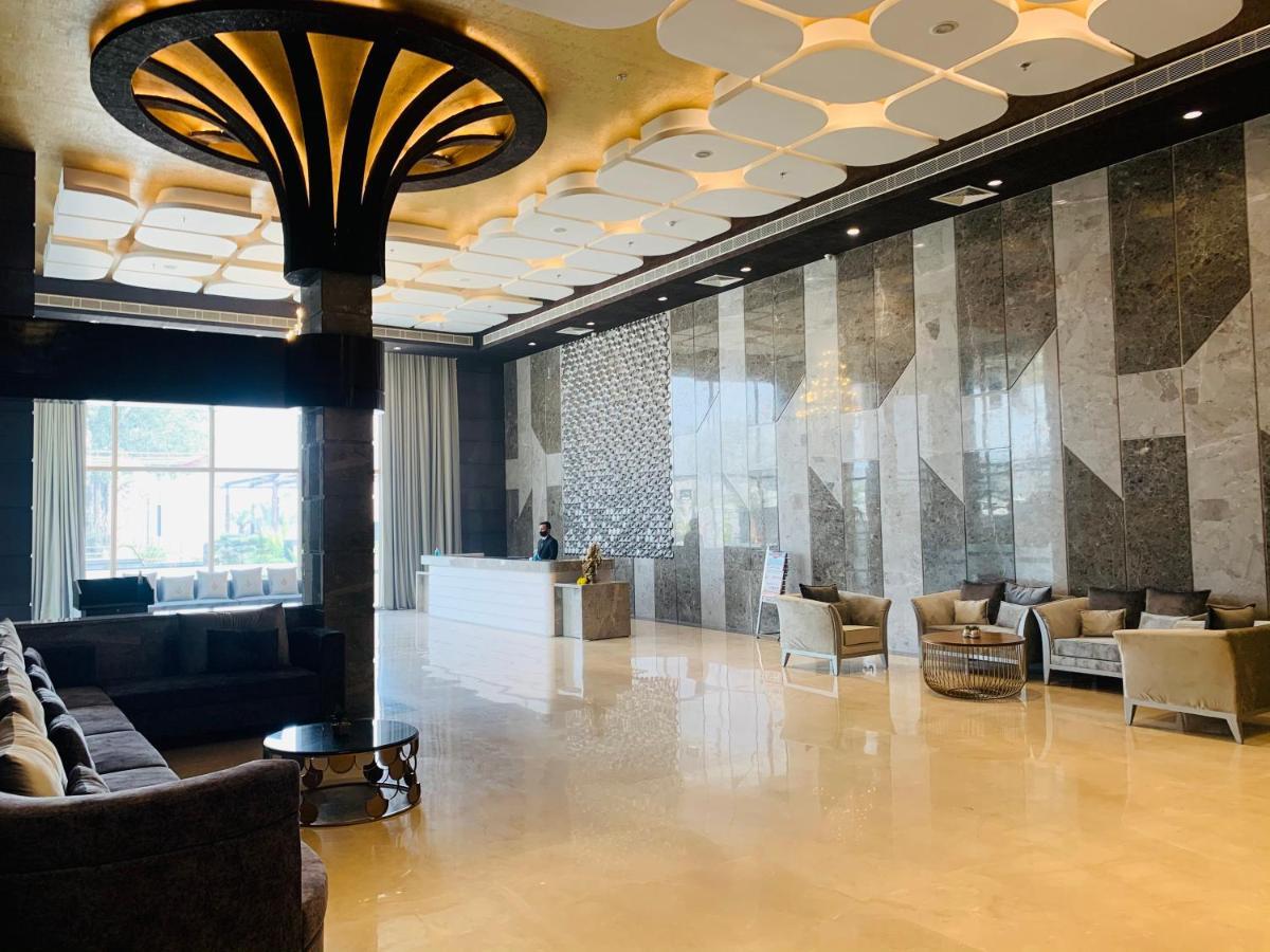 The Grand Arc Hotel & Convention Centre Shahjahanpur Buitenkant foto