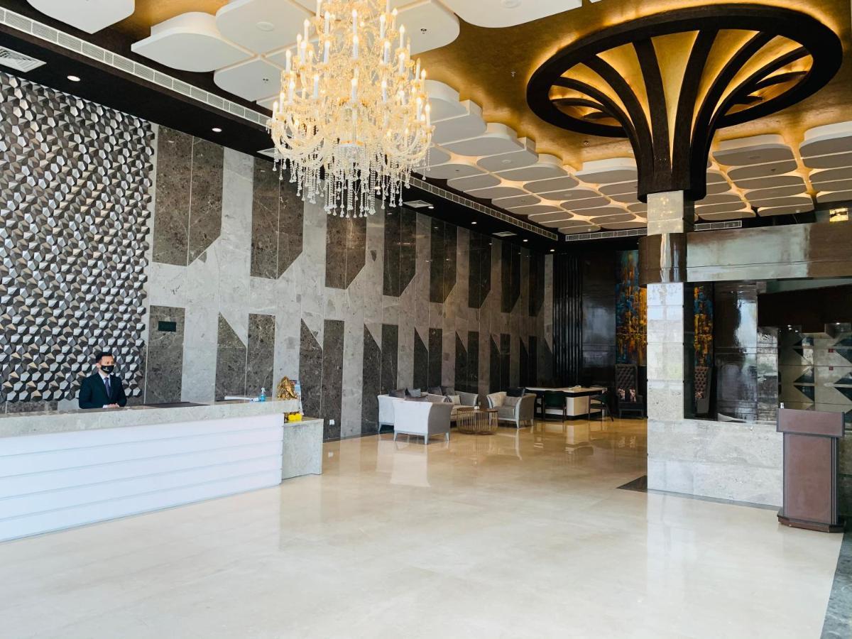 The Grand Arc Hotel & Convention Centre Shahjahanpur Buitenkant foto