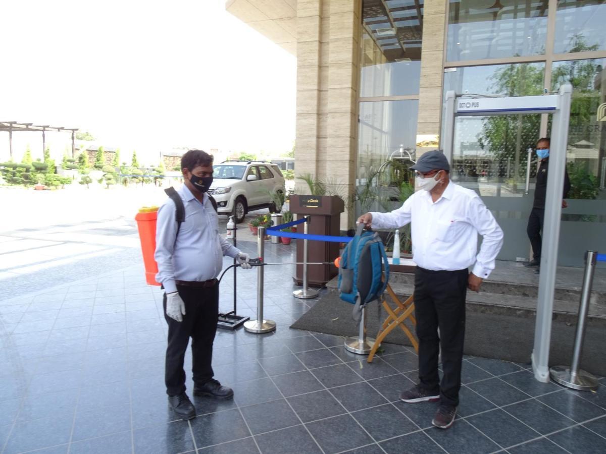 The Grand Arc Hotel & Convention Centre Shahjahanpur Buitenkant foto