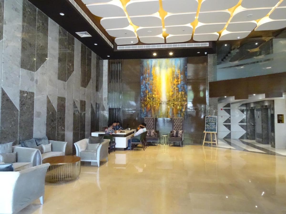 The Grand Arc Hotel & Convention Centre Shahjahanpur Buitenkant foto