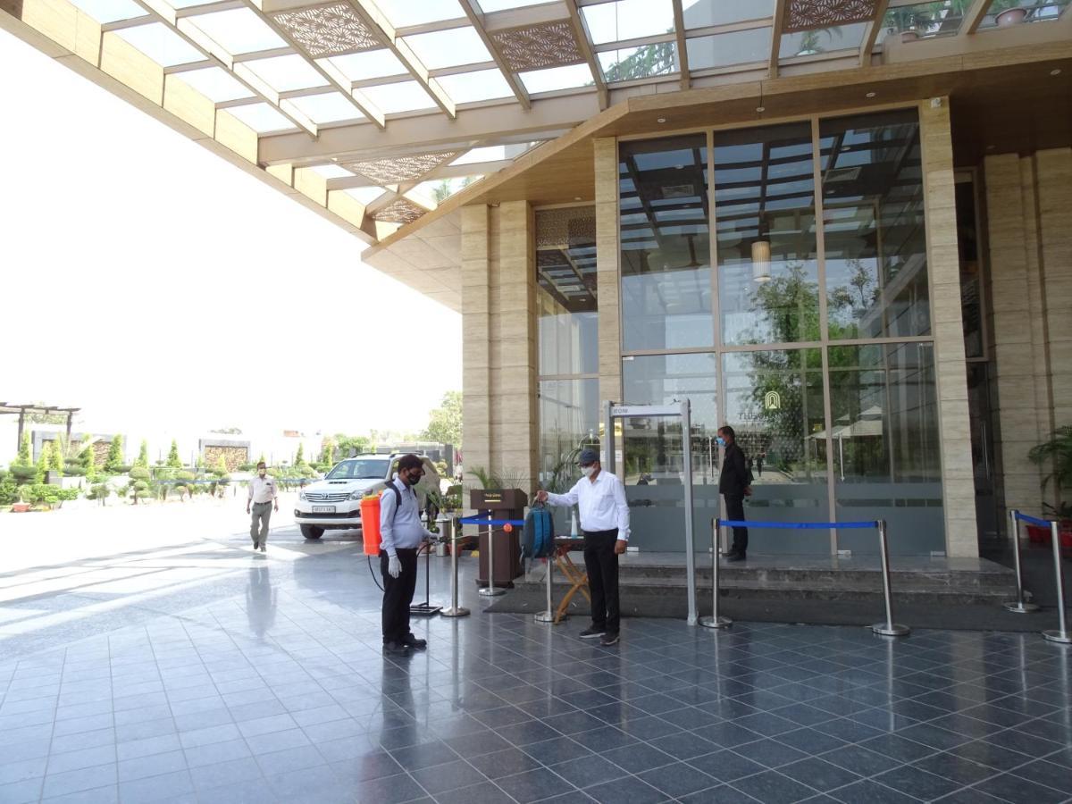 The Grand Arc Hotel & Convention Centre Shahjahanpur Buitenkant foto