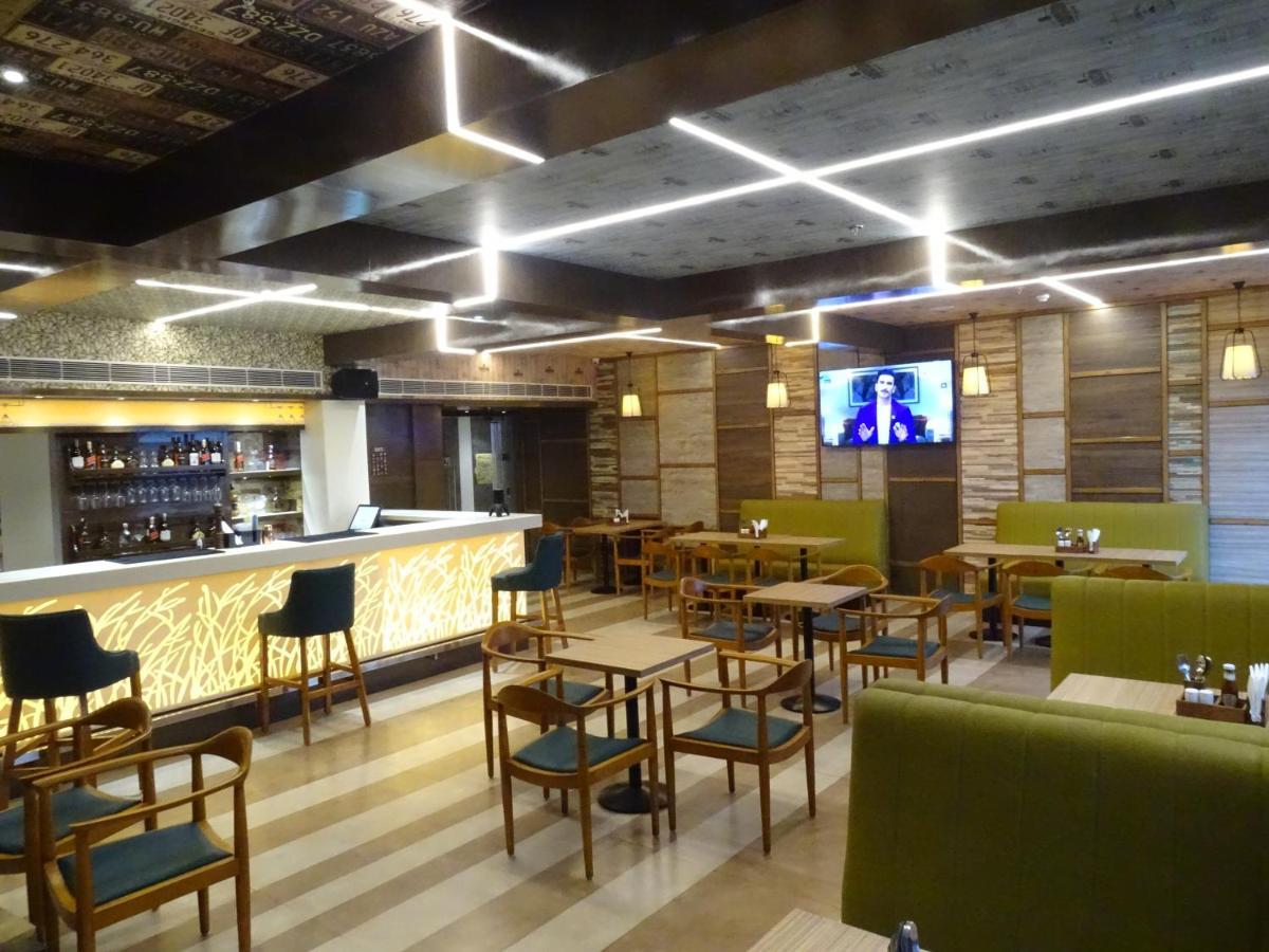 The Grand Arc Hotel & Convention Centre Shahjahanpur Buitenkant foto