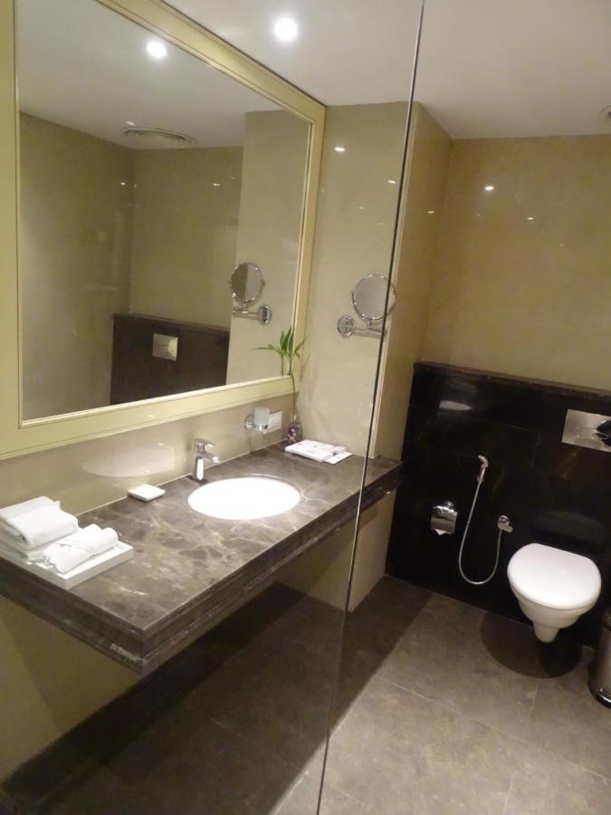 The Grand Arc Hotel & Convention Centre Shahjahanpur Buitenkant foto