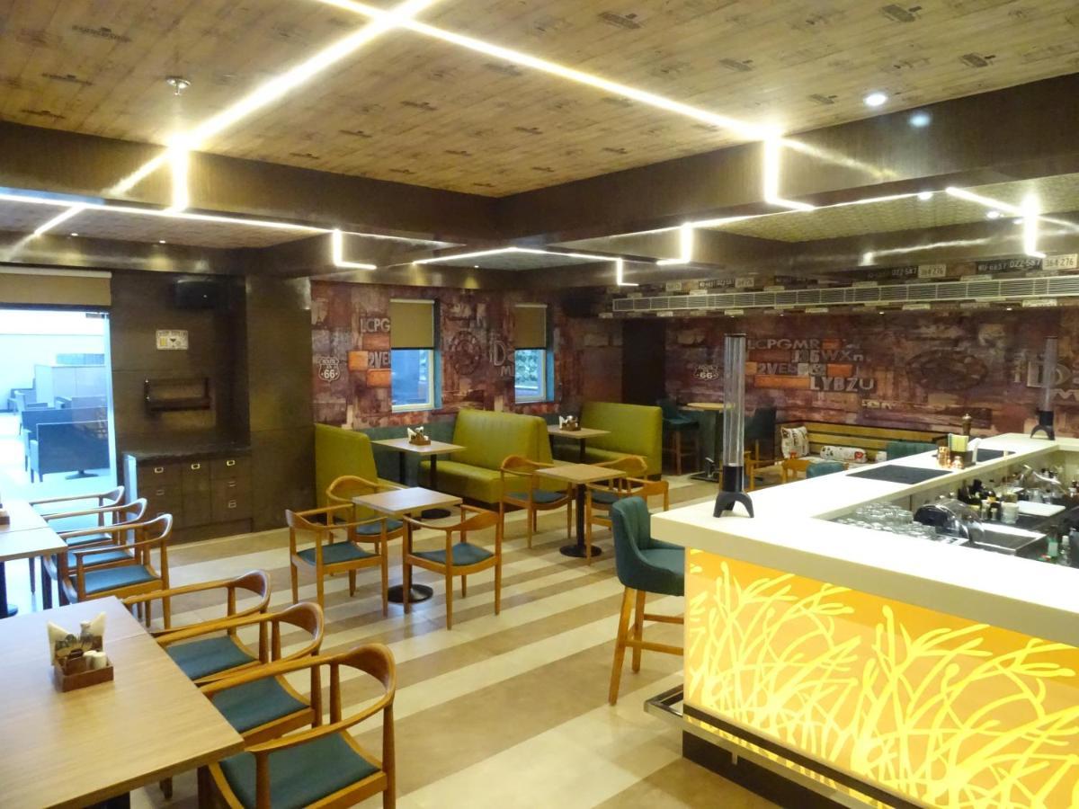 The Grand Arc Hotel & Convention Centre Shahjahanpur Buitenkant foto