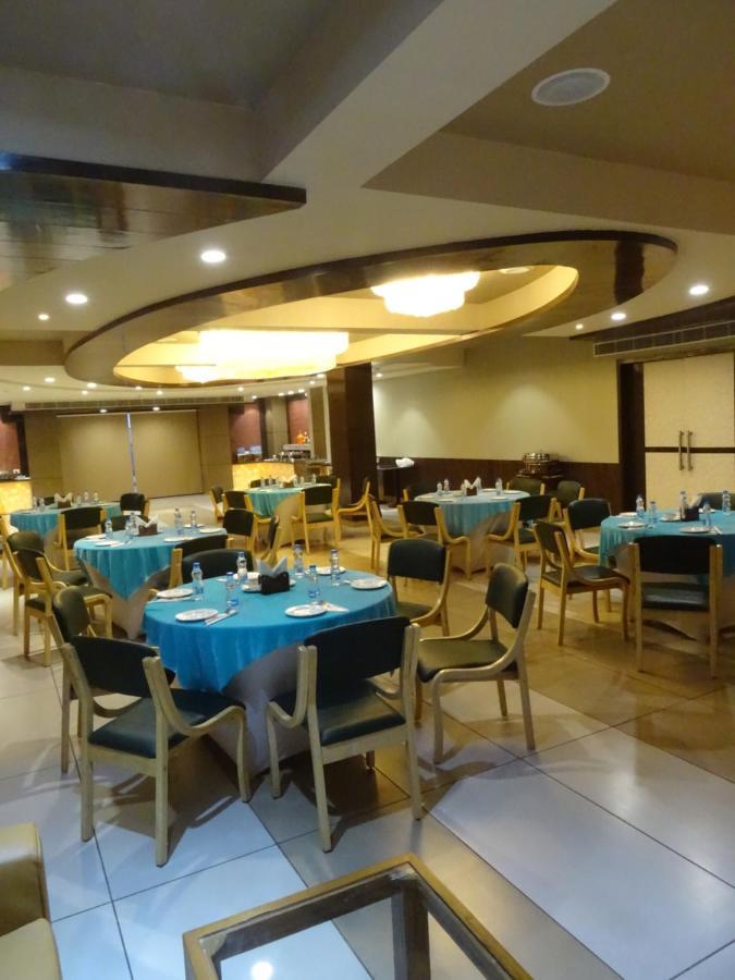 The Grand Arc Hotel & Convention Centre Shahjahanpur Buitenkant foto