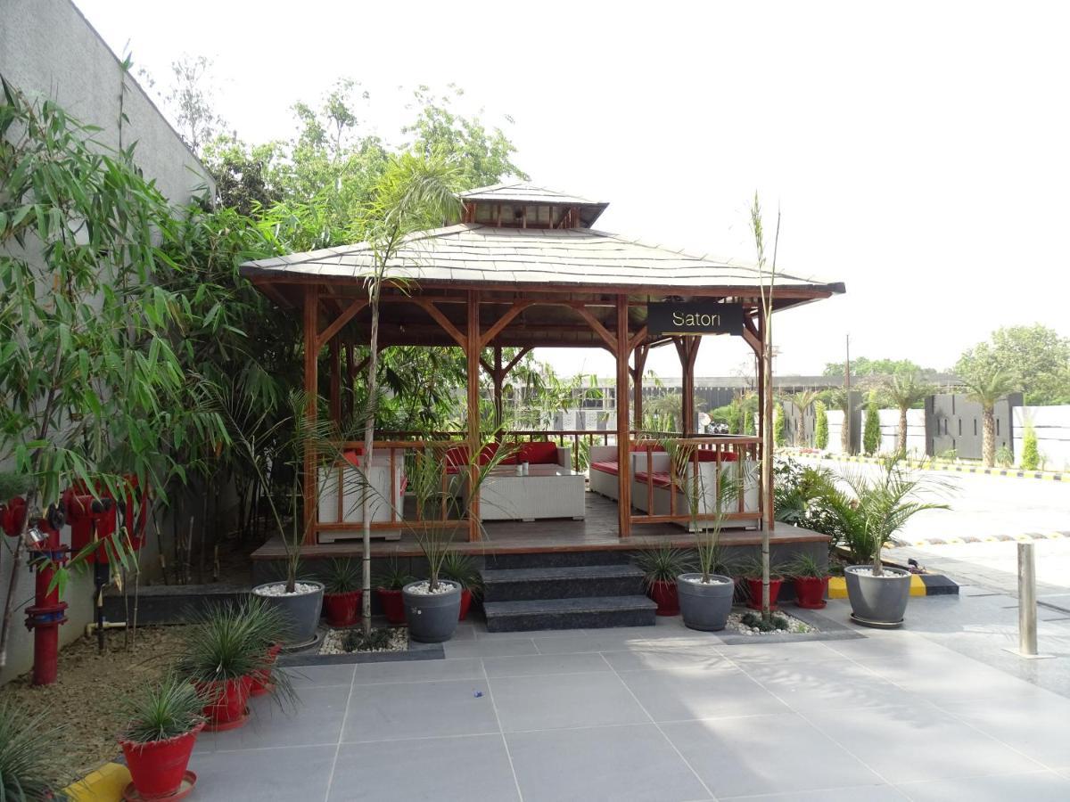 The Grand Arc Hotel & Convention Centre Shahjahanpur Buitenkant foto