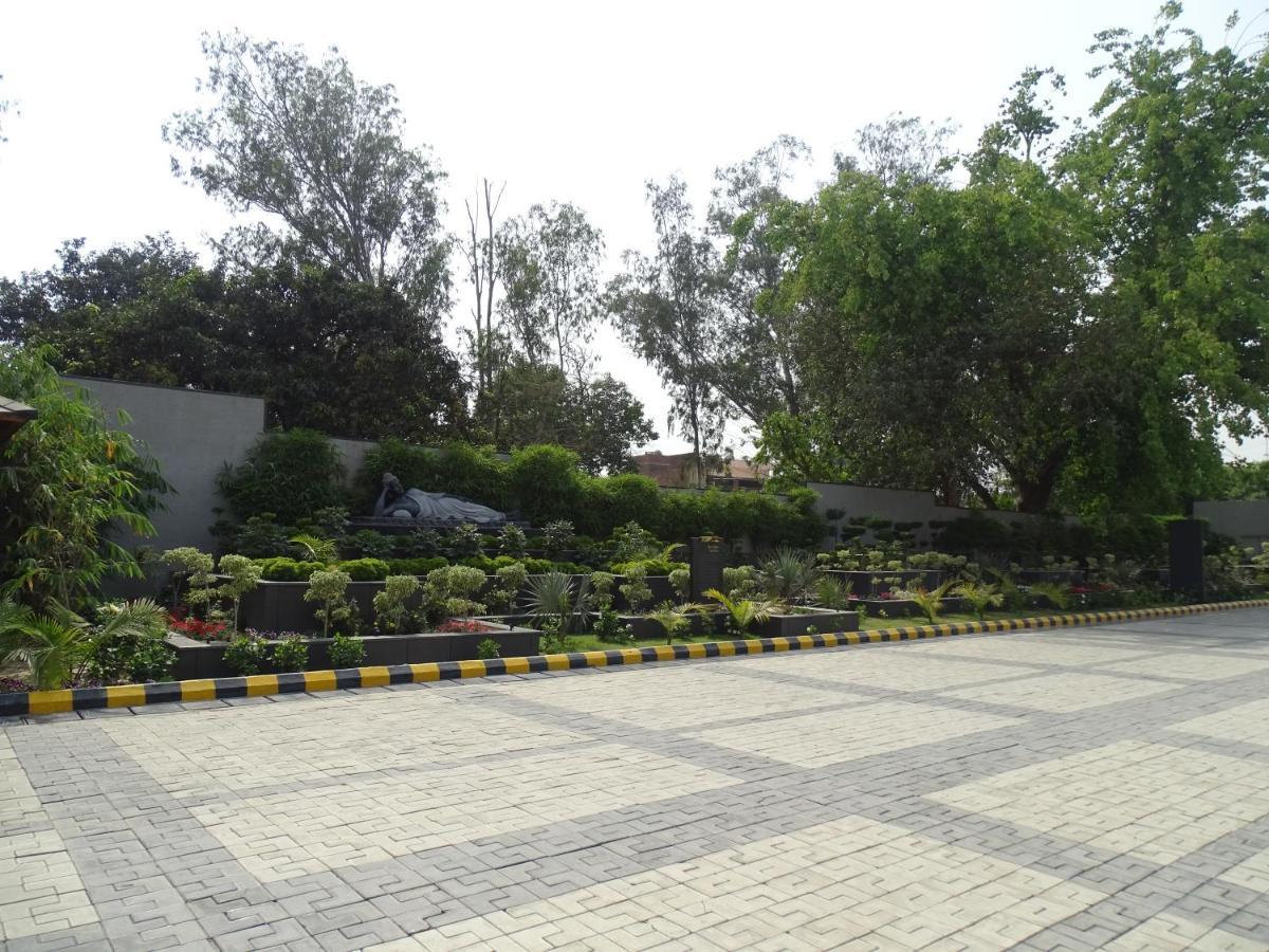 The Grand Arc Hotel & Convention Centre Shahjahanpur Buitenkant foto