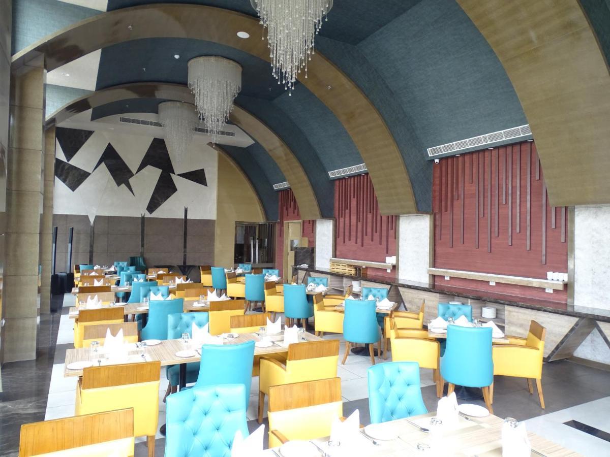 The Grand Arc Hotel & Convention Centre Shahjahanpur Buitenkant foto