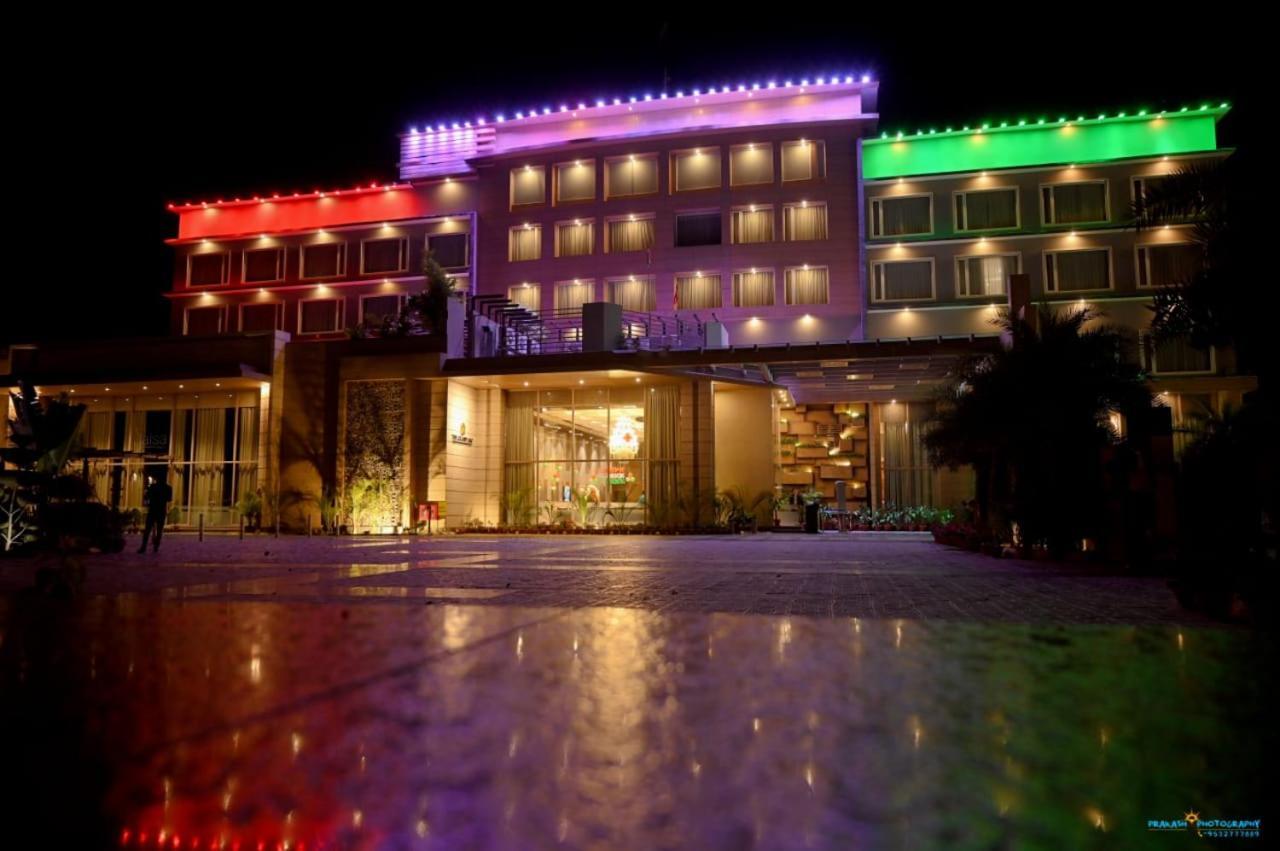 The Grand Arc Hotel & Convention Centre Shahjahanpur Buitenkant foto