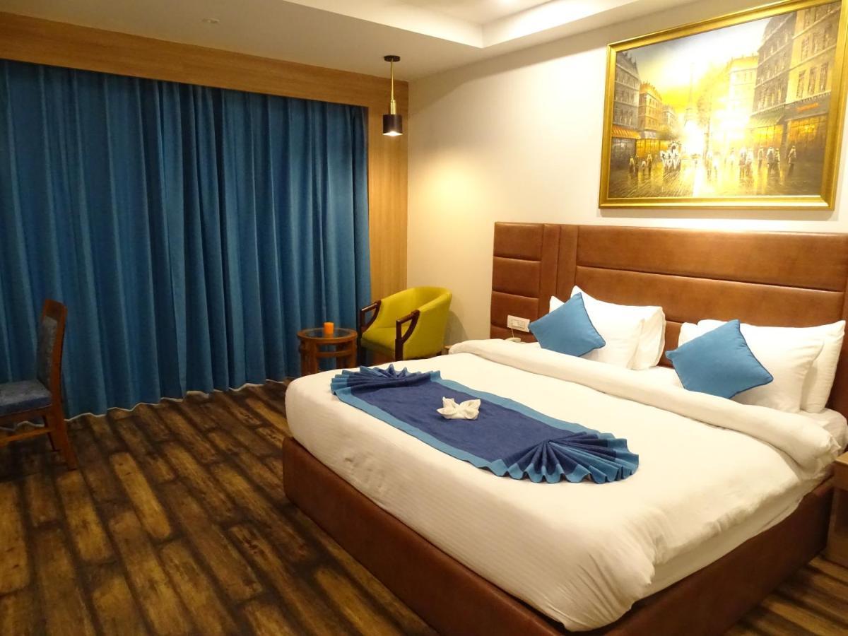 The Grand Arc Hotel & Convention Centre Shahjahanpur Buitenkant foto