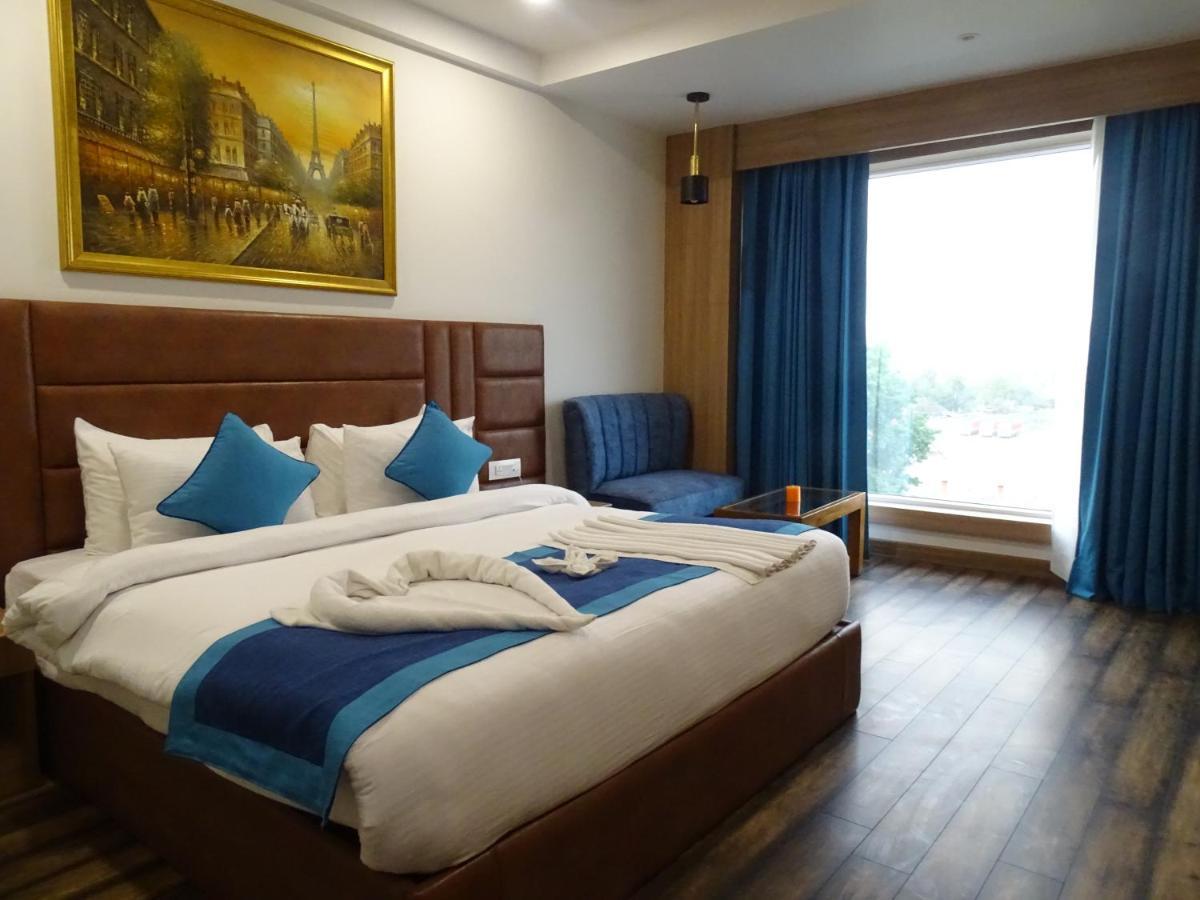 The Grand Arc Hotel & Convention Centre Shahjahanpur Buitenkant foto