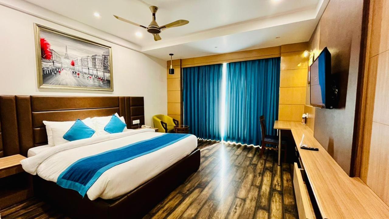 The Grand Arc Hotel & Convention Centre Shahjahanpur Buitenkant foto