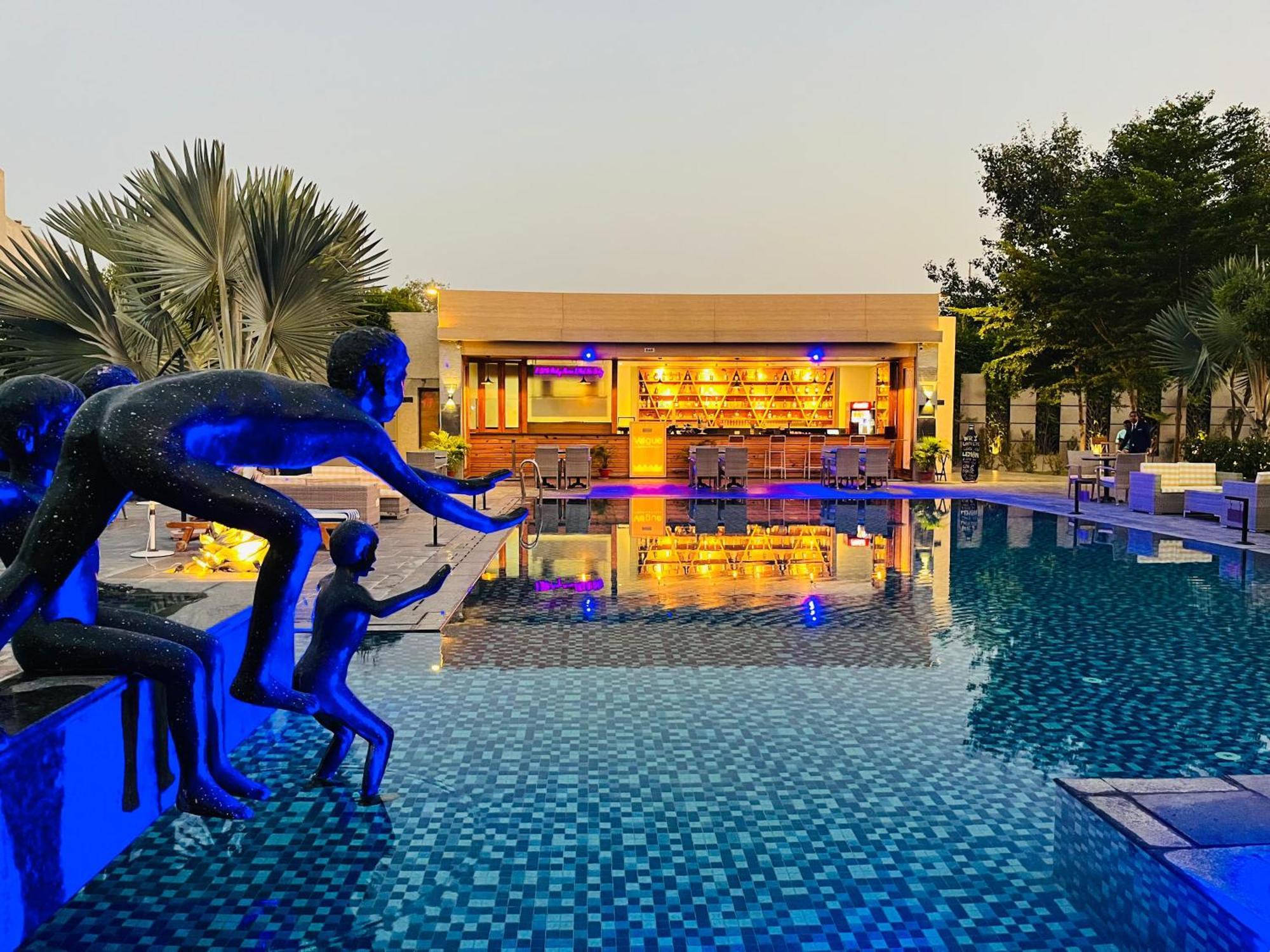 The Grand Arc Hotel & Convention Centre Shahjahanpur Buitenkant foto