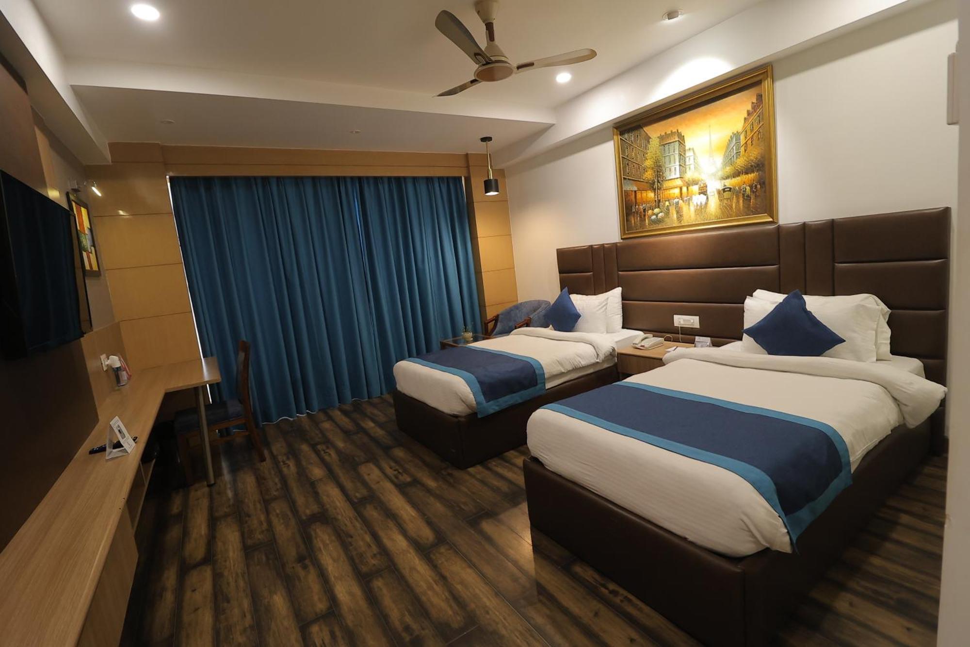 The Grand Arc Hotel & Convention Centre Shahjahanpur Buitenkant foto