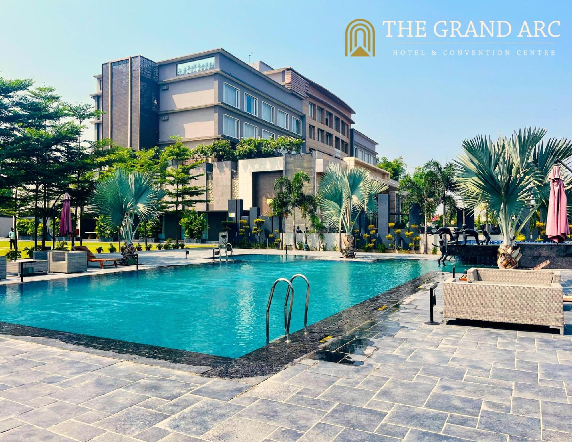 The Grand Arc Hotel & Convention Centre Shahjahanpur Buitenkant foto