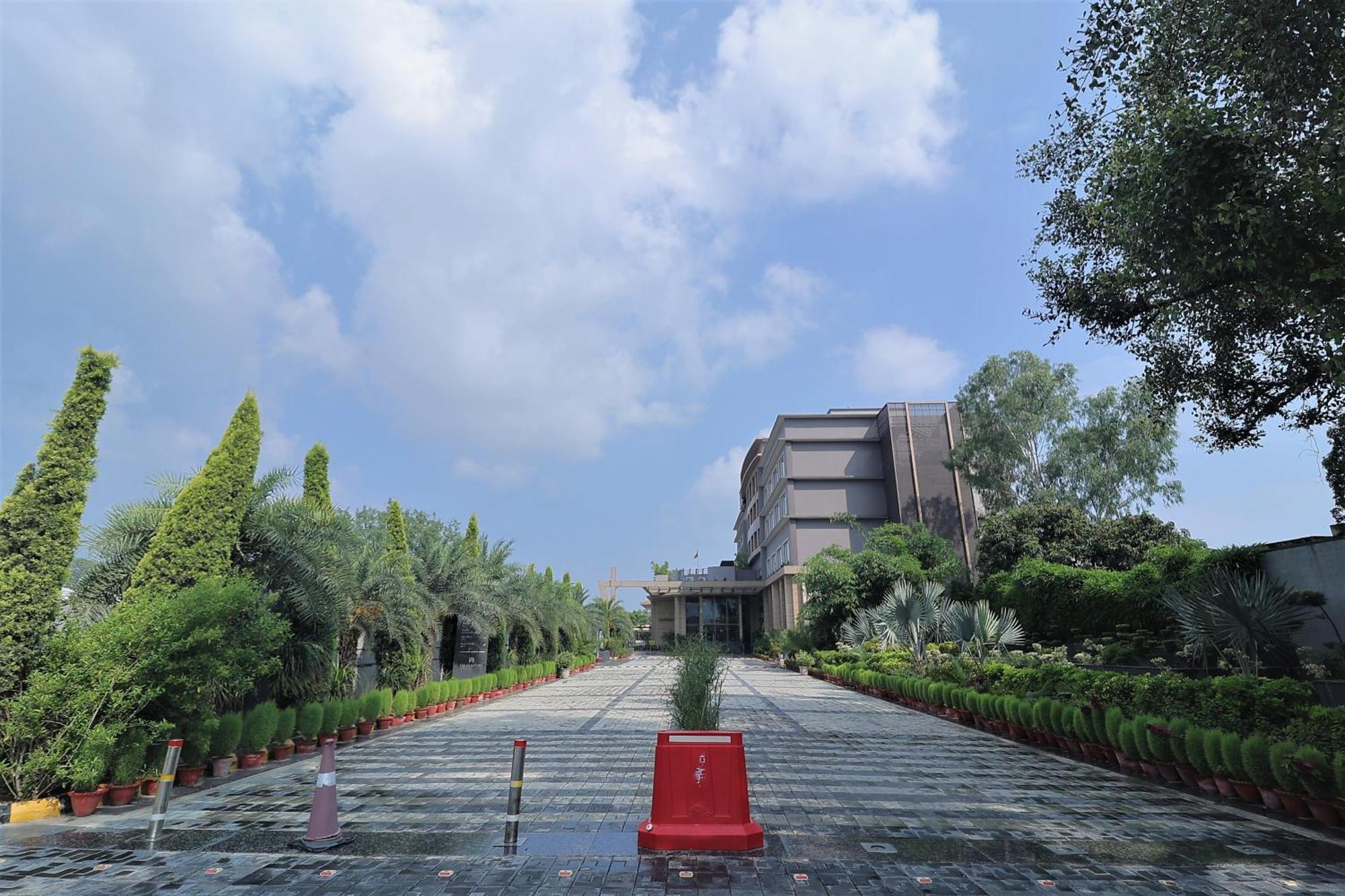 The Grand Arc Hotel & Convention Centre Shahjahanpur Buitenkant foto